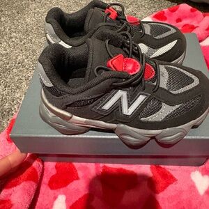 New Balance Kids Sneakers - Black and Gray